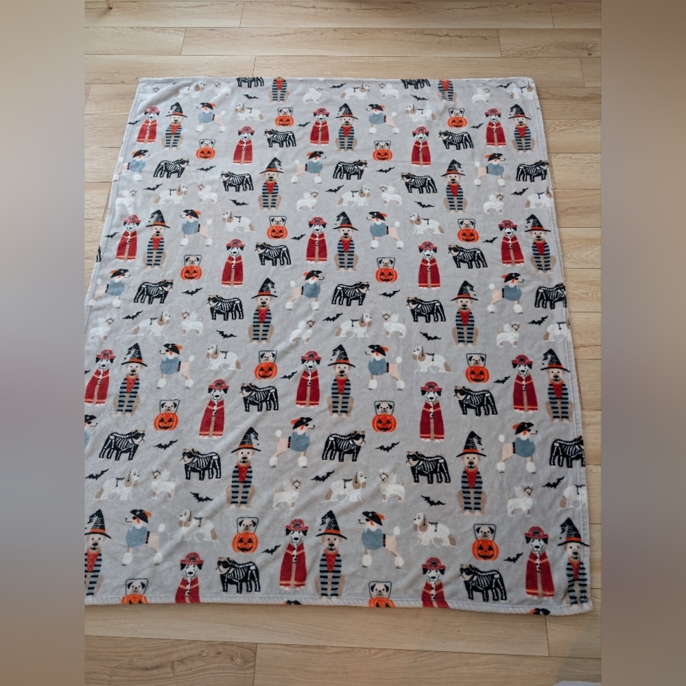 Gray Halloween Dog Costume Patterned Fleece Throw Blanket